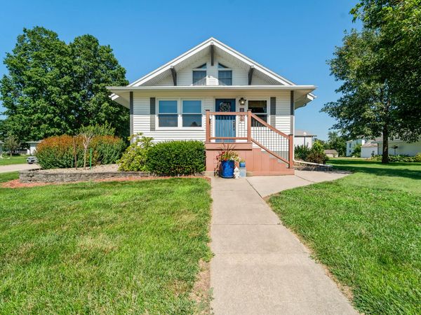307 3rd Avenue NE, State Center, IA 50247