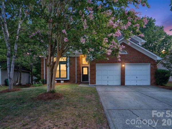 6815 Oldecastle Court, Charlotte, NC 28277