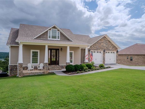 87 W Valley View Drive , Russellville, AR 72802