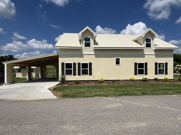 225 W Center Street, Cave City, AR 72521