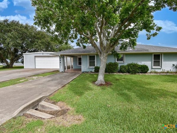 748 W Bayshore Drive , Palacios, TX 77465