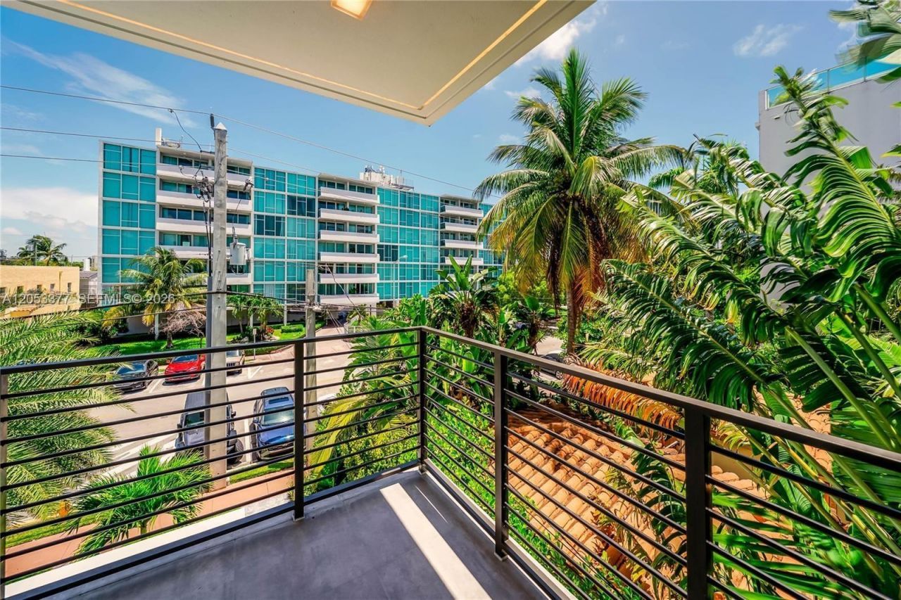 1930 Bay Dr, Unit PH 2, Miami Beach, FL 33141 Photo