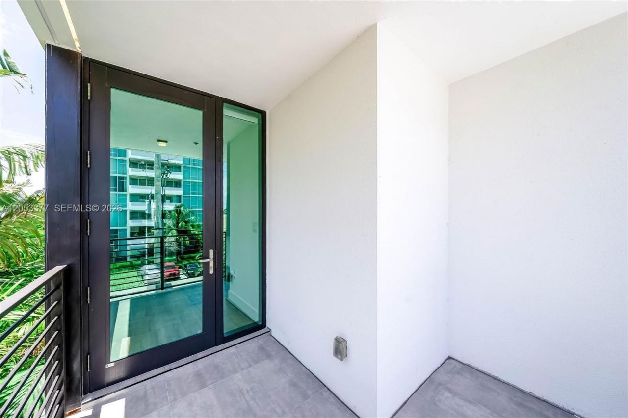 1930 Bay Dr, Unit PH 2, Miami Beach, FL 33141 Photo