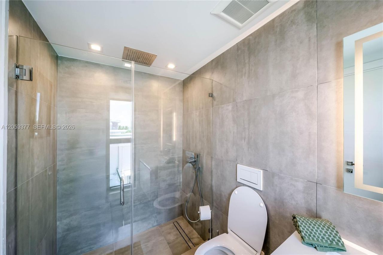 1930 Bay Dr, Unit PH 2, Miami Beach, FL 33141 Photo