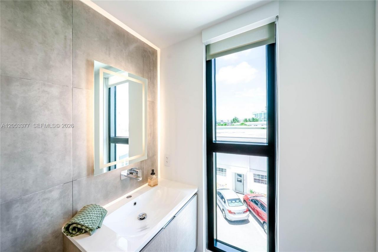 1930 Bay Dr, Unit PH 2, Miami Beach, FL 33141 Photo