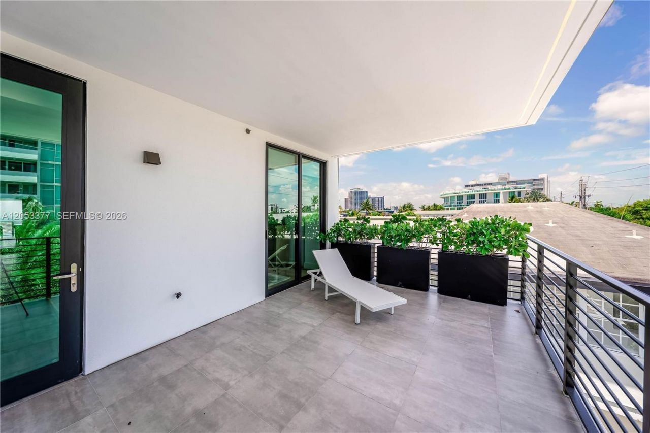 1930 Bay Dr, Unit PH 2, Miami Beach, FL 33141 Photo