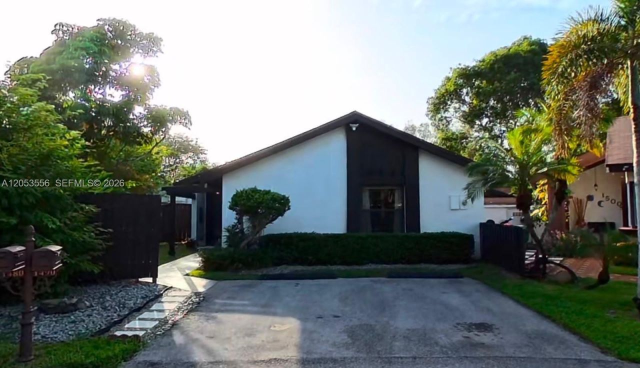 1490 Flamingo Ct, Pembroke Pines, FL 33026 Photo
