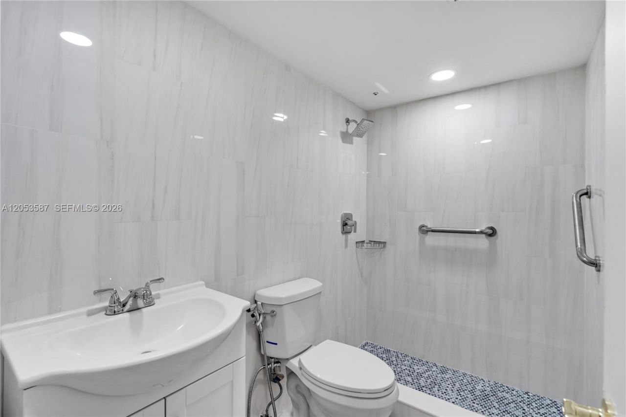 801 SW 133rd Ter, Unit 406K, Pembroke Pines, FL 33027 Photo