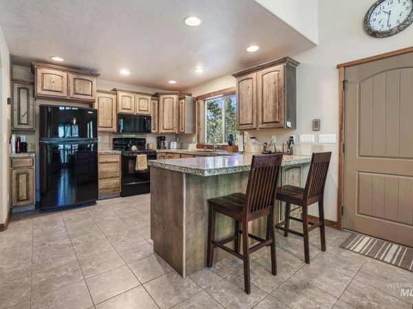 3926 N Elk Valley Way, Featherville, ID 83647