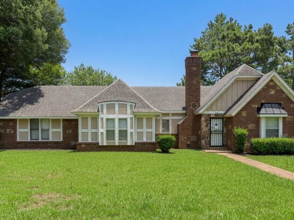 8141 MISTY MEADOWS LN, Memphis, TN 38125