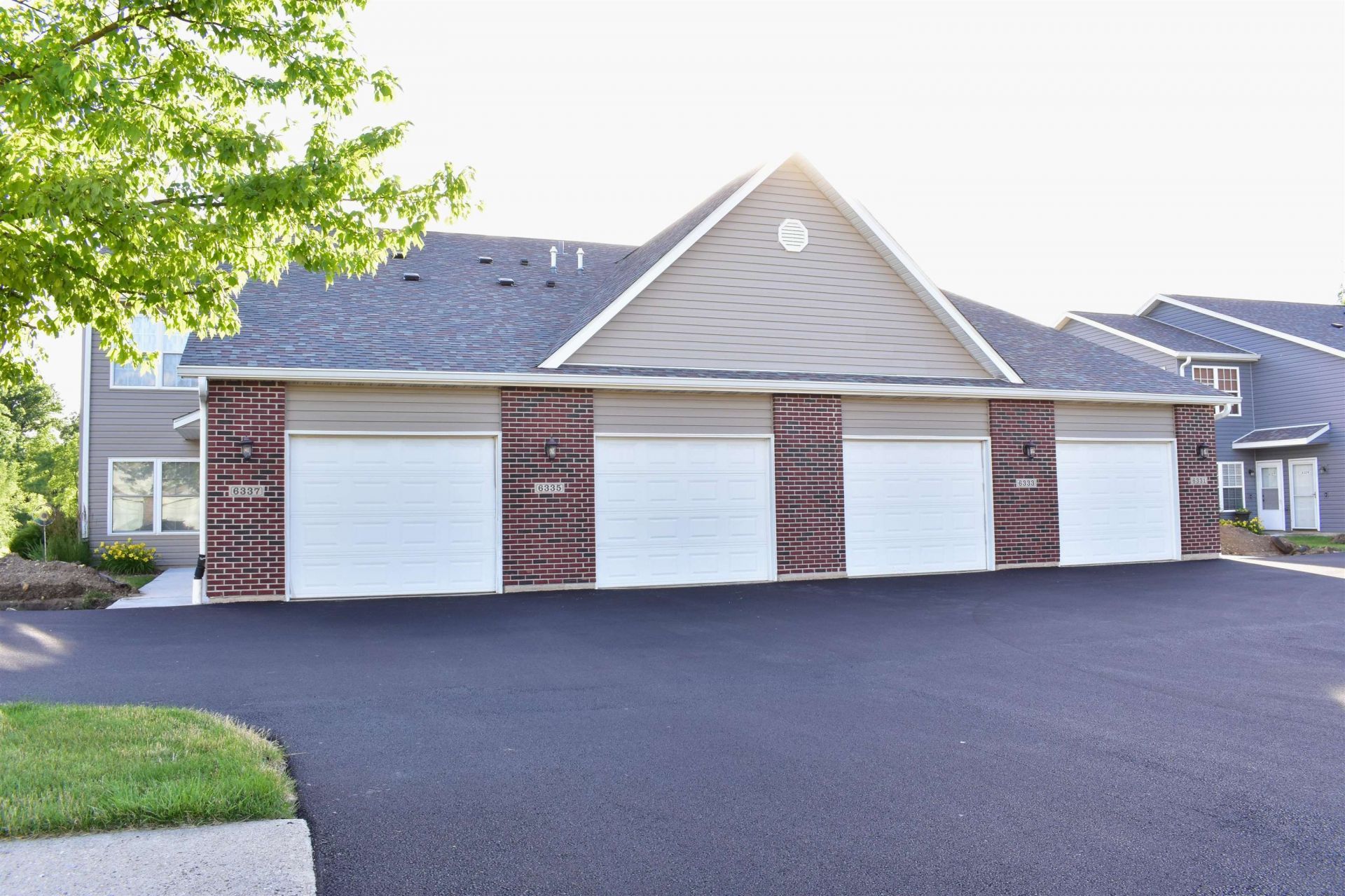 6337 Oak Crest Lane, LOVES PARK, IL 61111