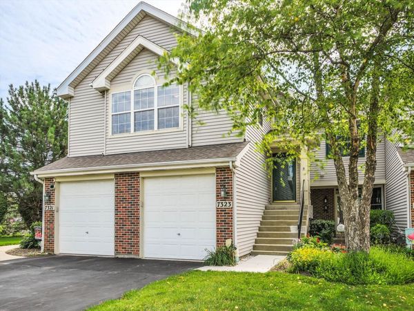7323 Grandview Court, Unit 7323, Carpentersville, IL 60110