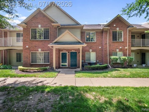 12121 Hidden View Court, Utica, MI 48315