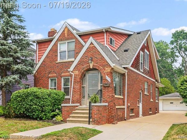 822 W Breckenridge Street, Ferndale, MI 48220
