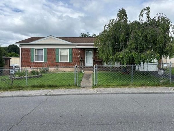 209 SPRUCE STREET, MABSCOTT, WV 25871