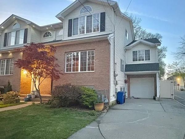 45 Sharrotts Road , Staten Island, NY 10309