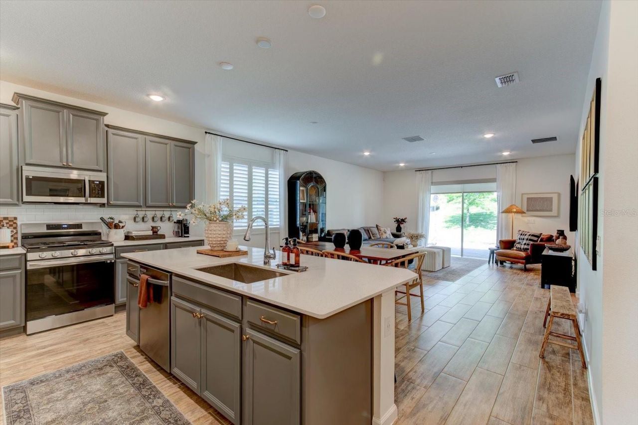 2403 Natoma Boulevard , Mount Dora, FL 32757 Photo