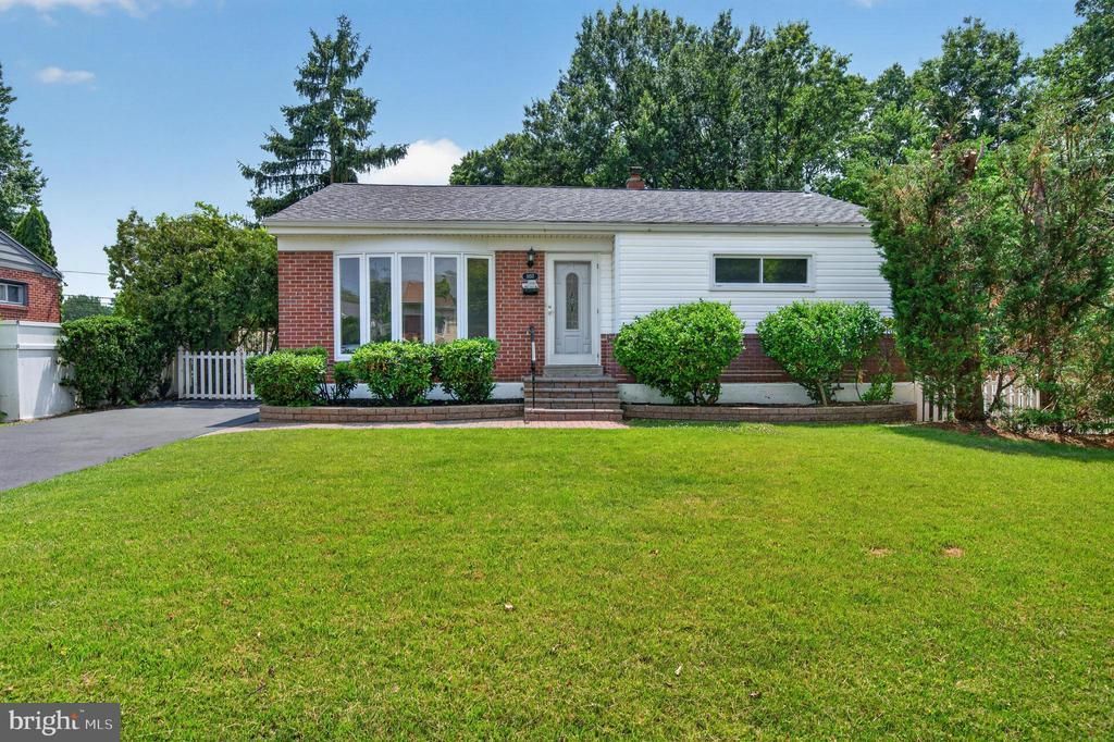 1107 EVERGREEN AVENUE, FOLSOM, PA 19033