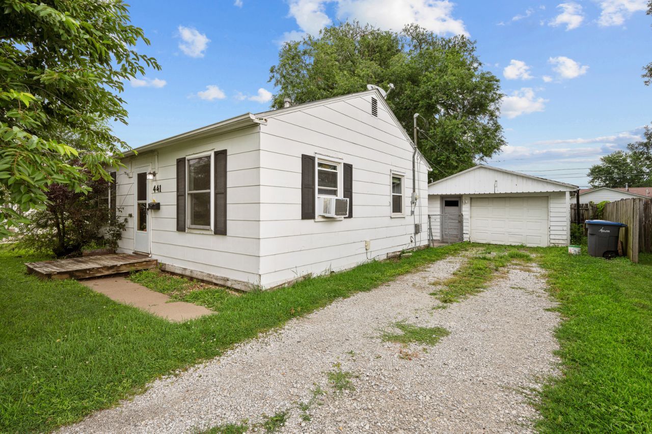 441 5th Street E, Milan, IL 61264