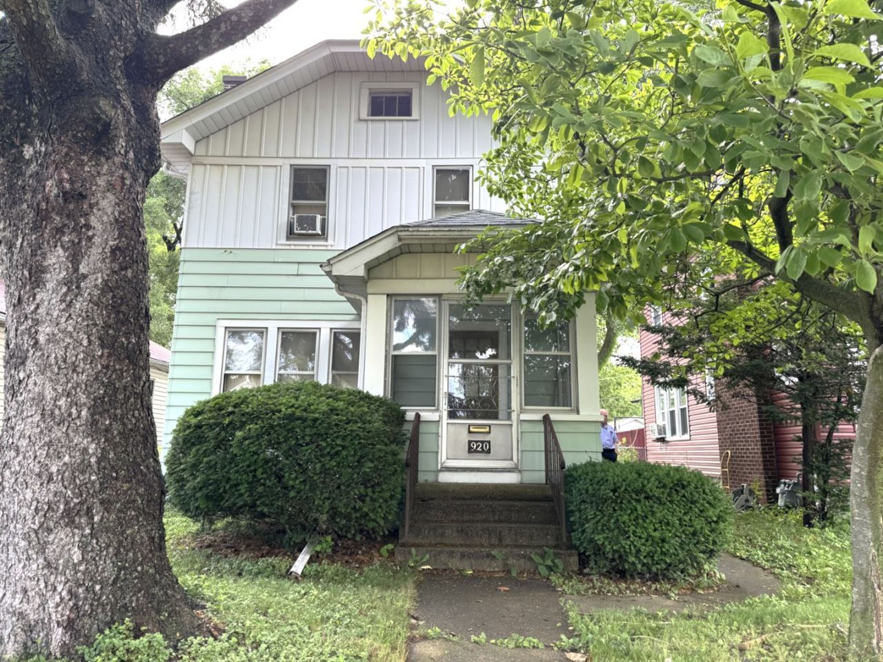 920 N Jackson Street , Waukegan, IL 60085