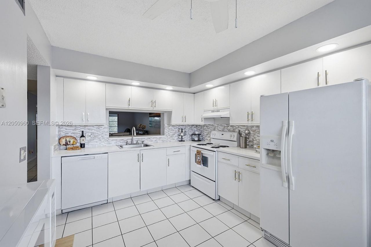 1300 SW 125th Ave, Unit 406K, Pembroke Pines, FL 33027 Photo
