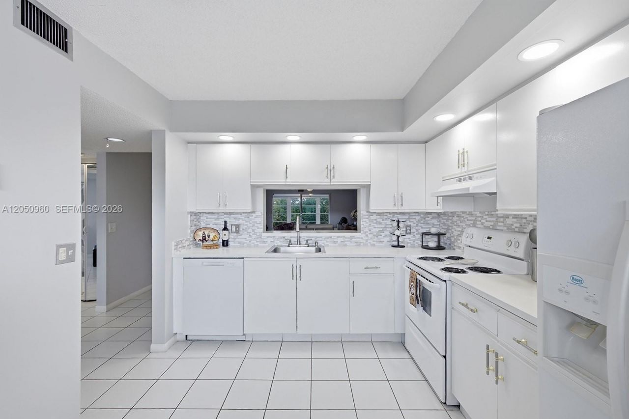 1300 SW 125th Ave, Unit 406K, Pembroke Pines, FL 33027 Photo