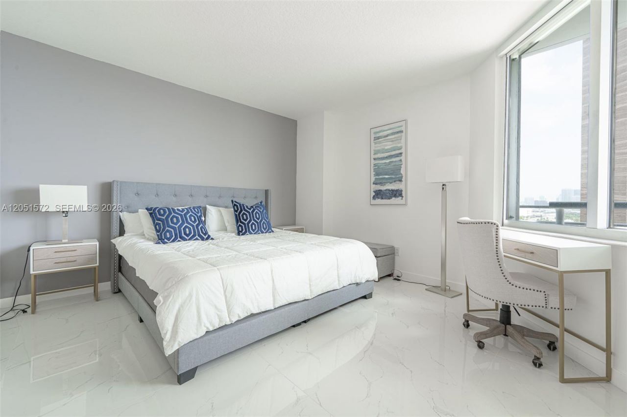335 S Biscayne Blvd , Unit 1600, Miami, FL 33131 Photo