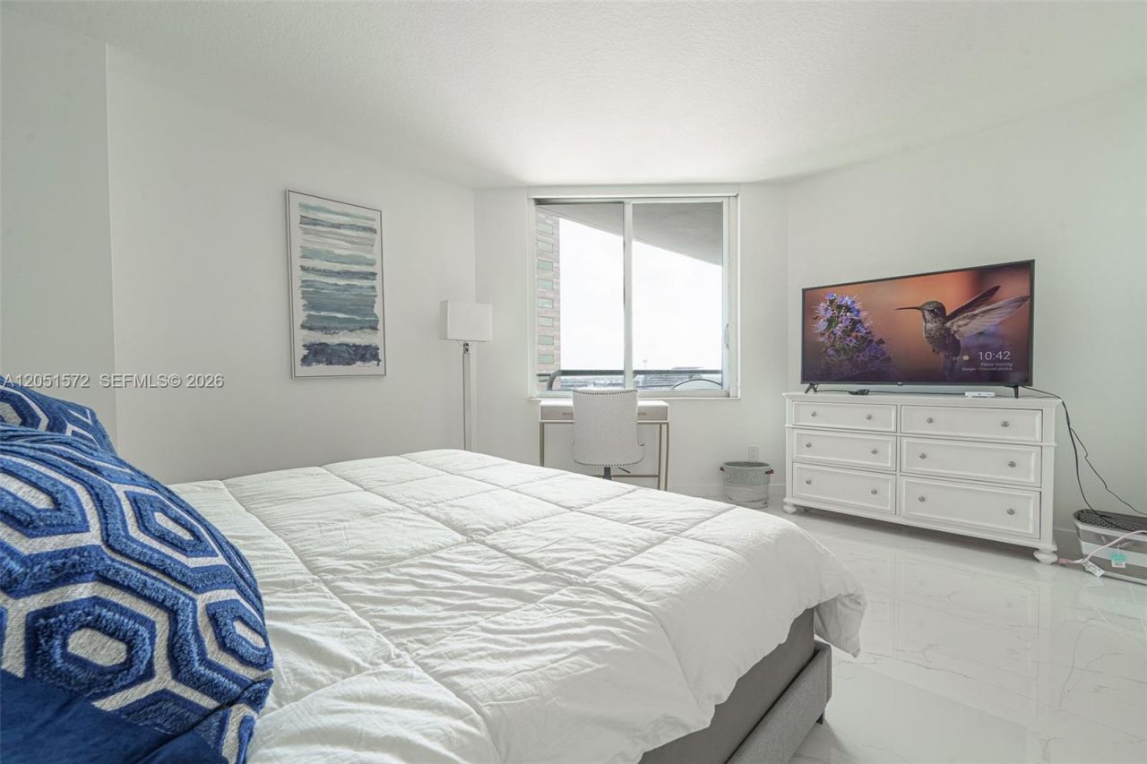 335 S Biscayne Blvd , Unit 1600, Miami, FL 33131 Photo