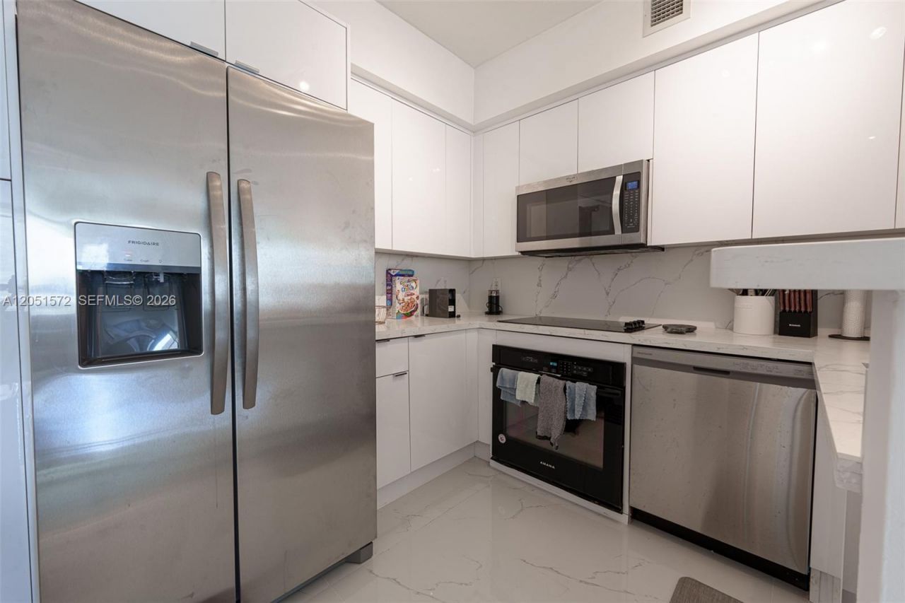 335 S Biscayne Blvd , Unit 1600, Miami, FL 33131 Photo