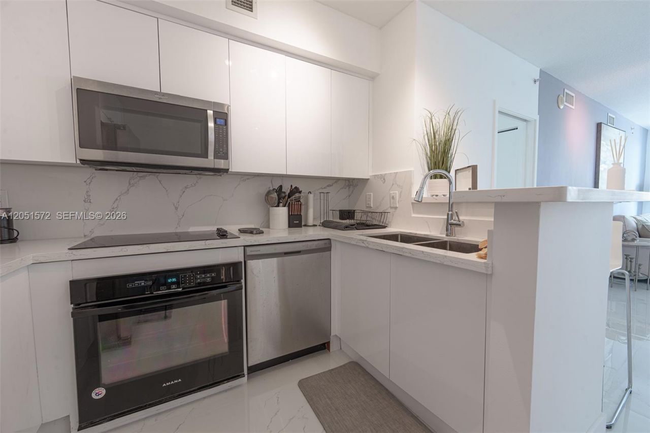 335 S Biscayne Blvd , Unit 1600, Miami, FL 33131 Photo