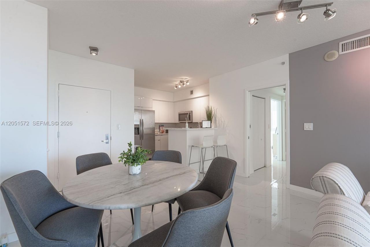 335 S Biscayne Blvd , Unit 1600, Miami, FL 33131 Photo