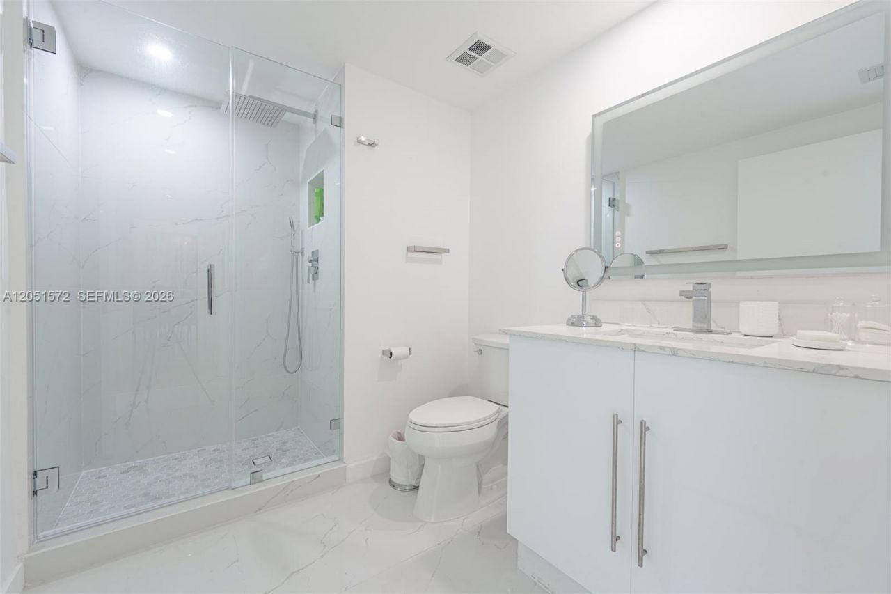 335 S Biscayne Blvd , Unit 1600, Miami, FL 33131 Photo