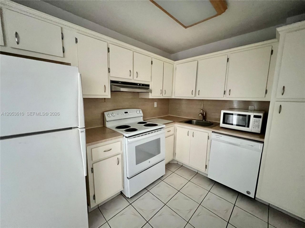 5838 Collins Ave , Unit 7E, Miami Beach, FL 33140 Photo