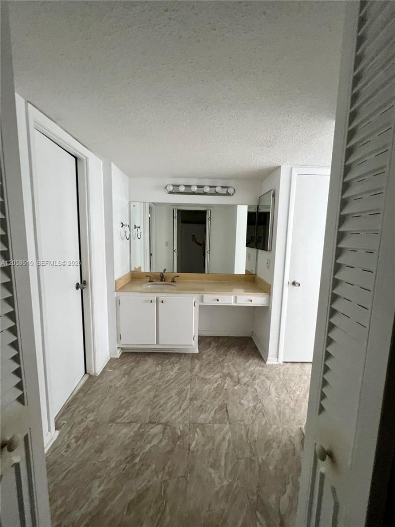 5838 Collins Ave , Unit 7E, Miami Beach, FL 33140 Photo