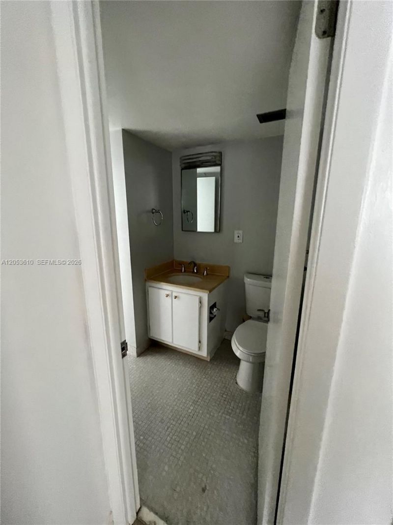 5838 Collins Ave , Unit 7E, Miami Beach, FL 33140 Photo