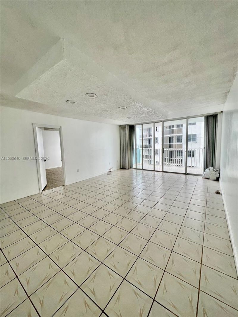 5838 Collins Ave , Unit 7E, Miami Beach, FL 33140 Photo