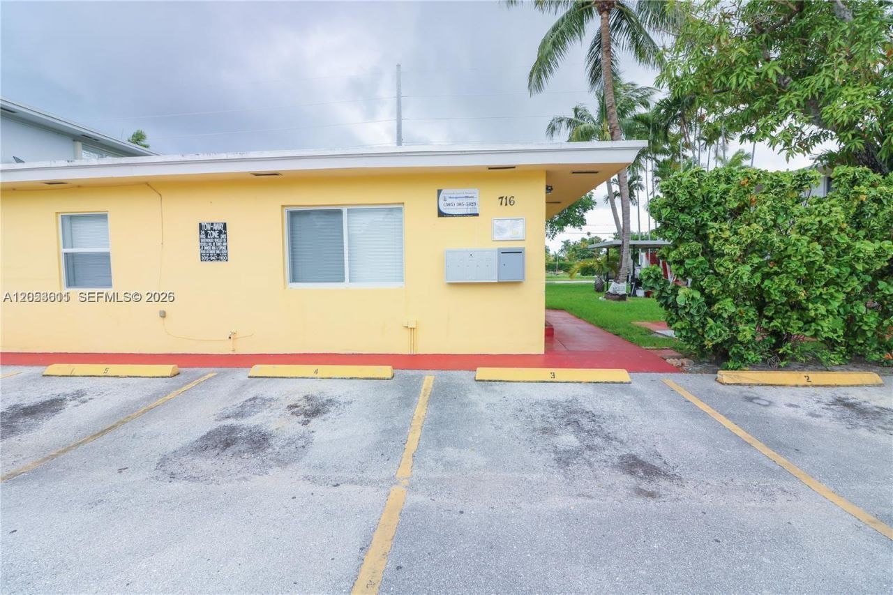 716 NE 8th St , Unit 4, Hallandale Beach, FL 33009 Photo