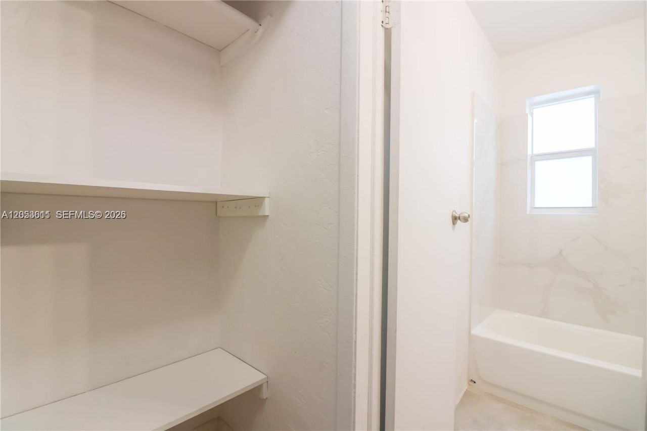 716 NE 8th St , Unit 4, Hallandale Beach, FL 33009 Photo