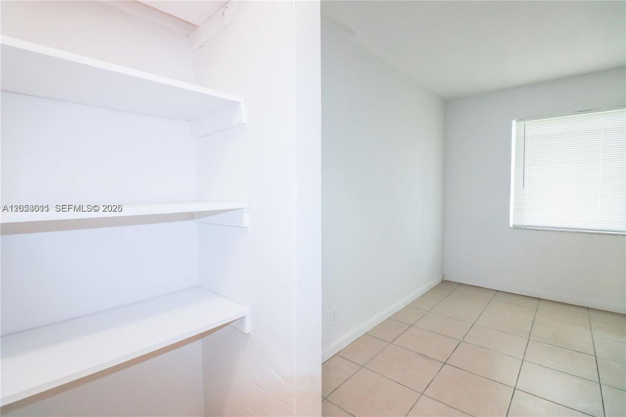 716 NE 8th St , Unit 4, Hallandale Beach, FL 33009 Photo