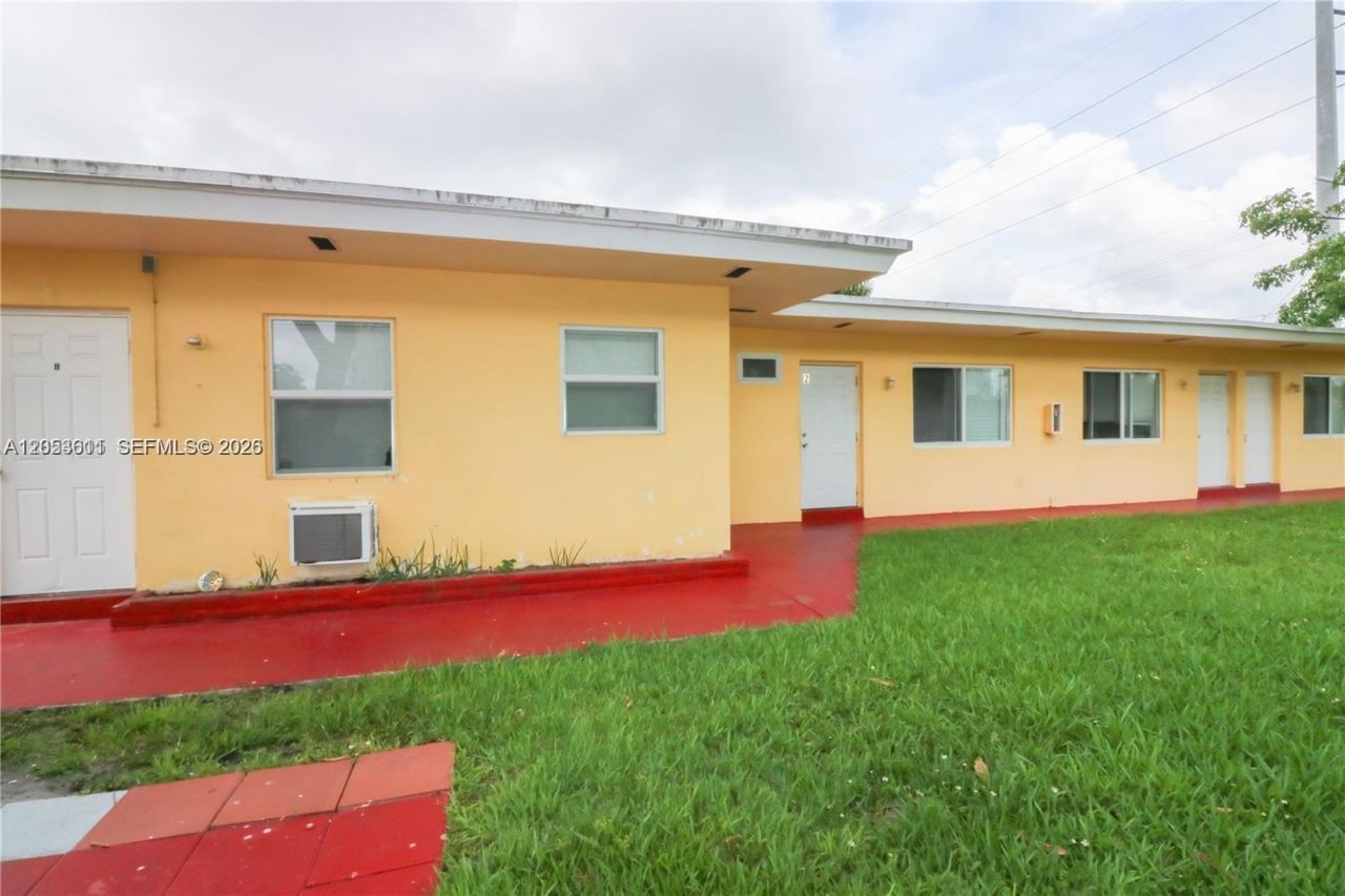 716 NE 8th St , Unit 4, Hallandale Beach, FL 33009 Photo