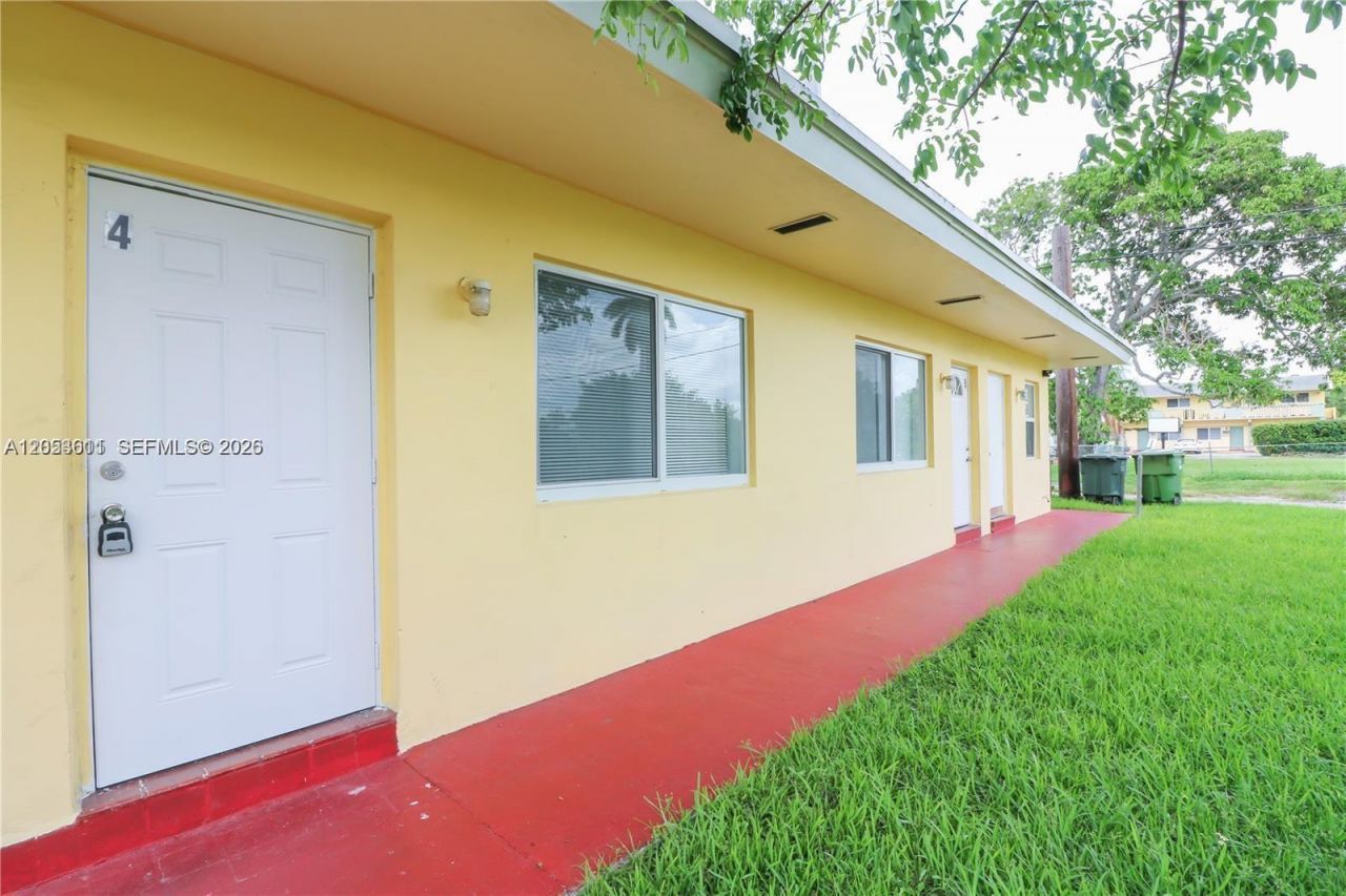 716 NE 8th St , Unit 4, Hallandale Beach, FL 33009 Photo