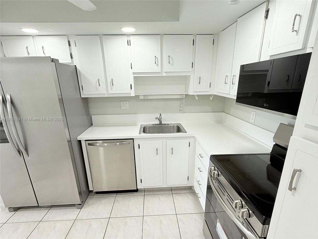 1300 Saint Charles Place, Unit 706, Pembroke Pines, FL 33026 Photo