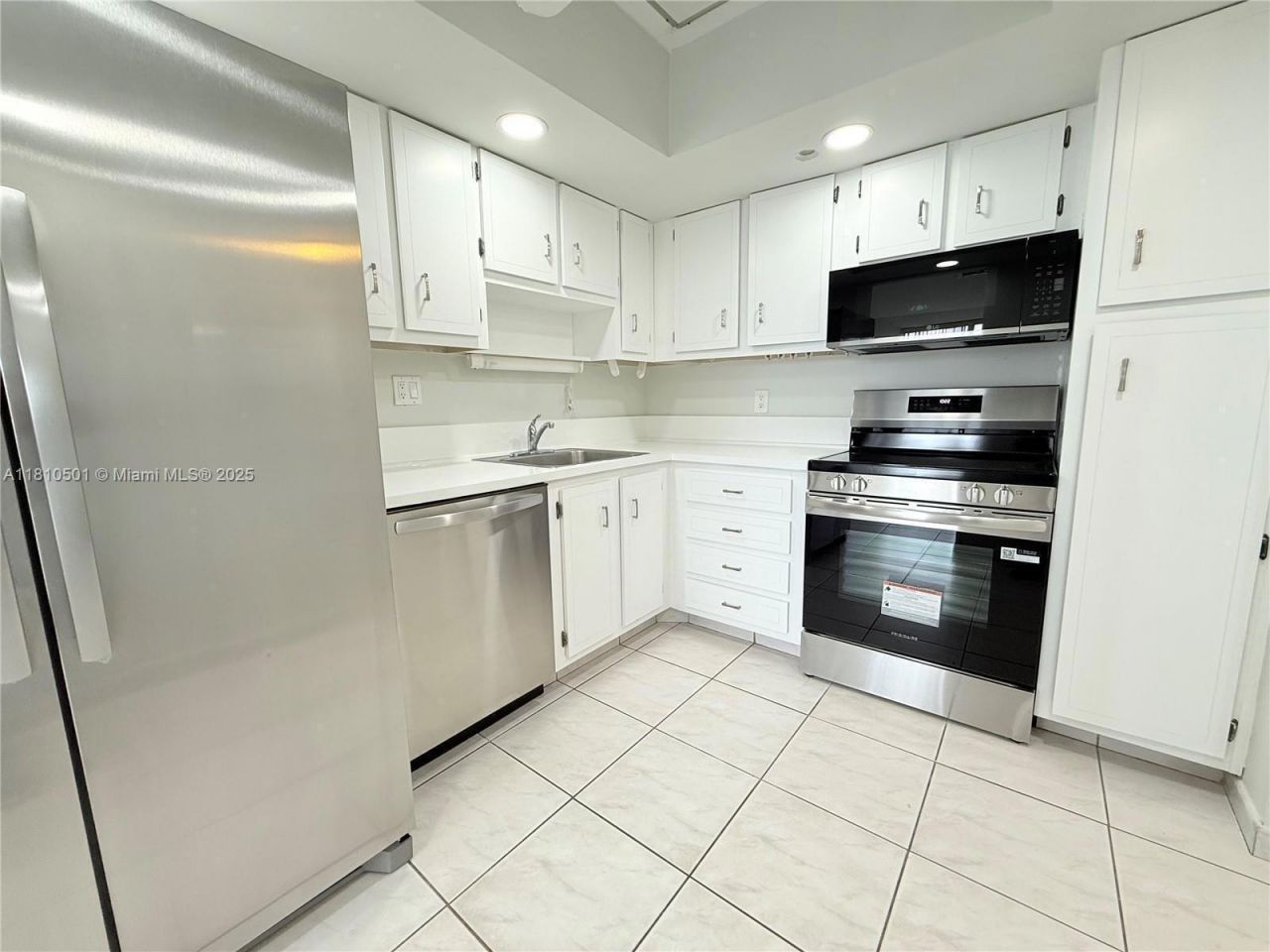 1300 Saint Charles Place, Unit 706, Pembroke Pines, FL 33026 Photo