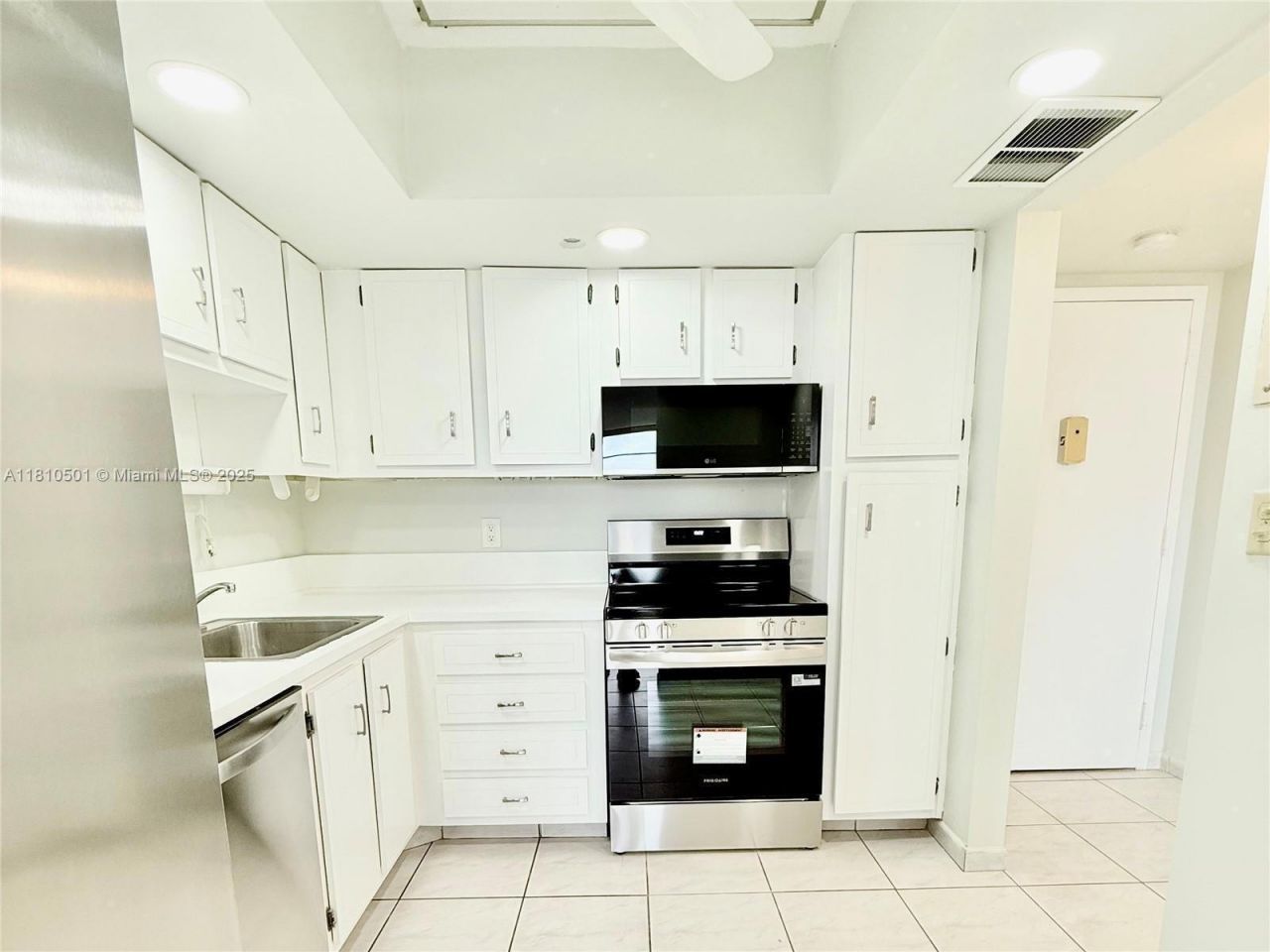 1300 Saint Charles Place, Unit 706, Pembroke Pines, FL 33026 Photo