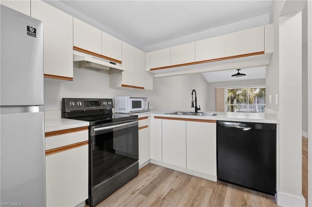 1915 Courtyard Way, Unit 202, Naples, FL 34112 Photo