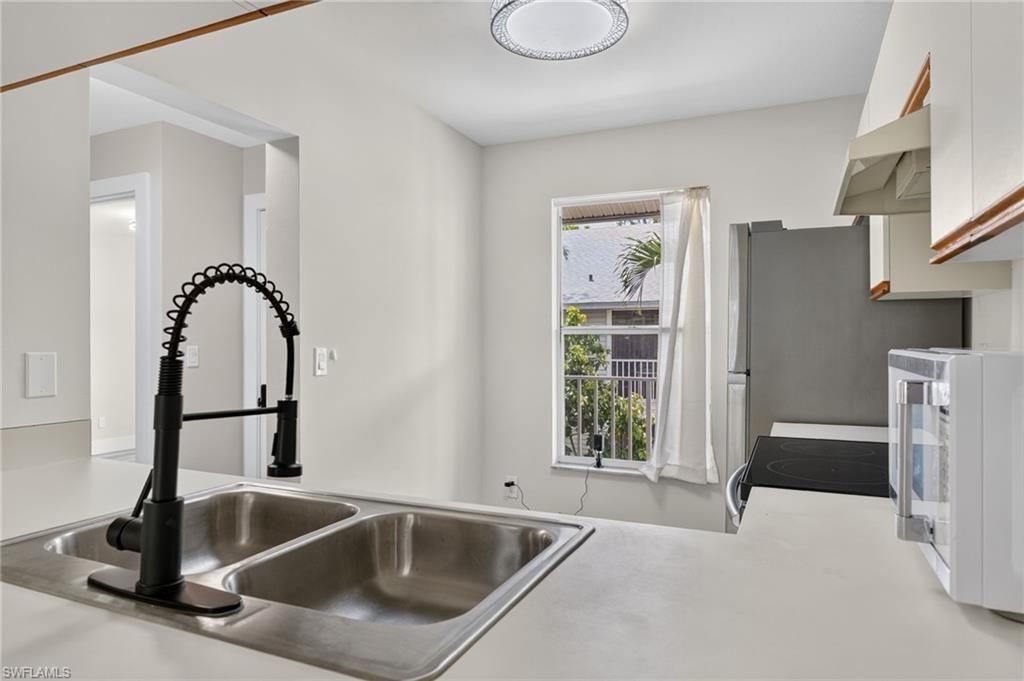 1915 Courtyard Way, Unit 202, Naples, FL 34112 Photo