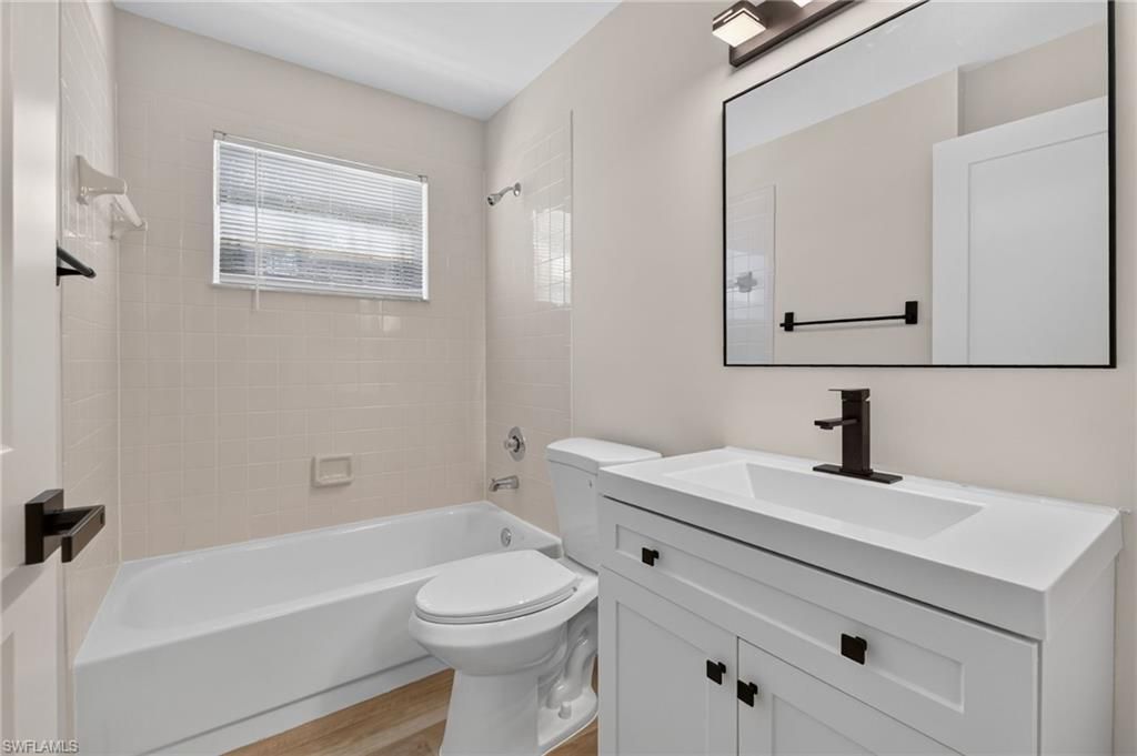 1915 Courtyard Way, Unit 202, Naples, FL 34112 Photo