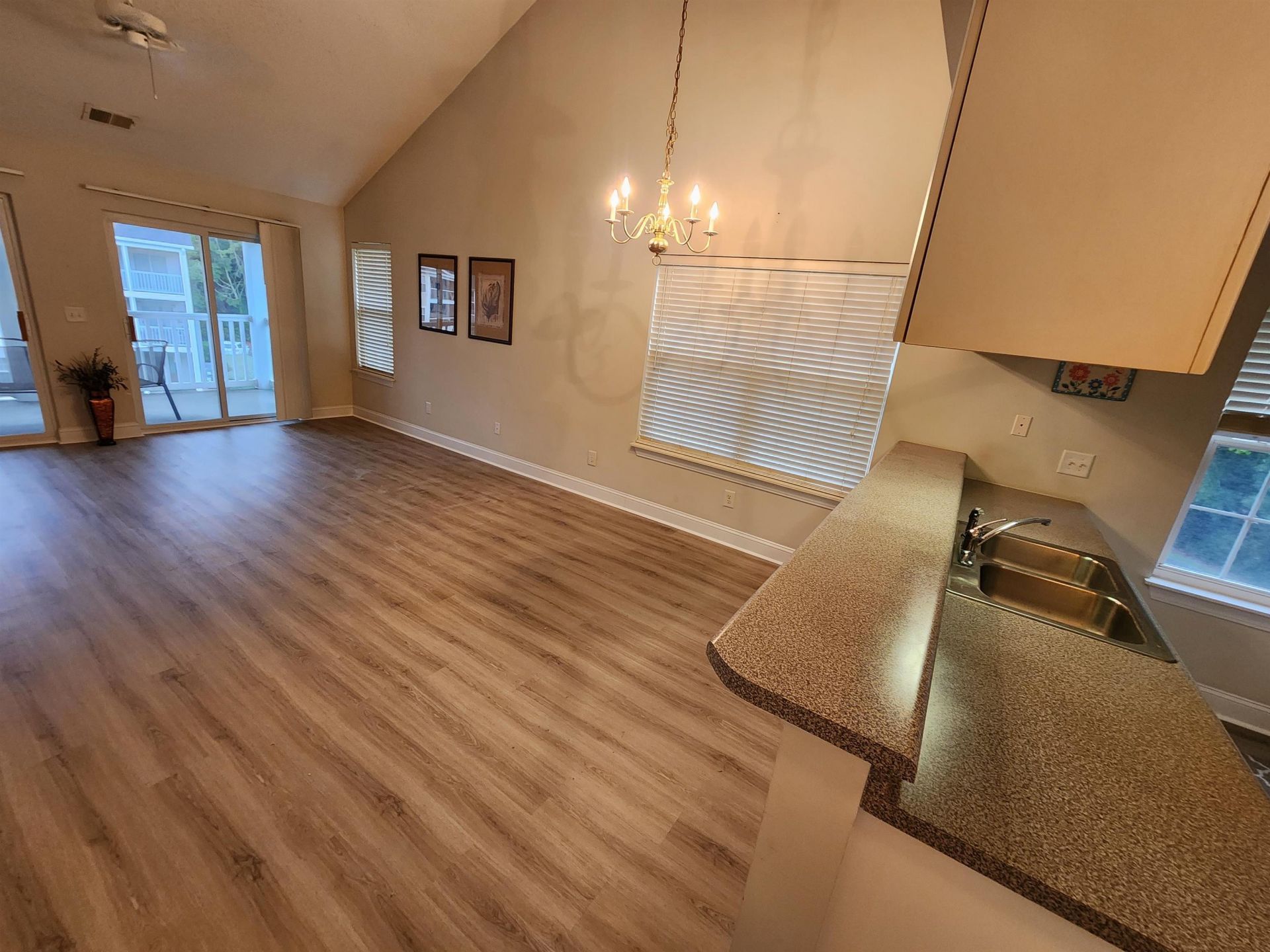 627 Woodmoor Circle Photo 7
