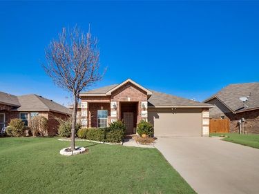 7000 Derbyshire Drive, Fort Worth, TX 76137