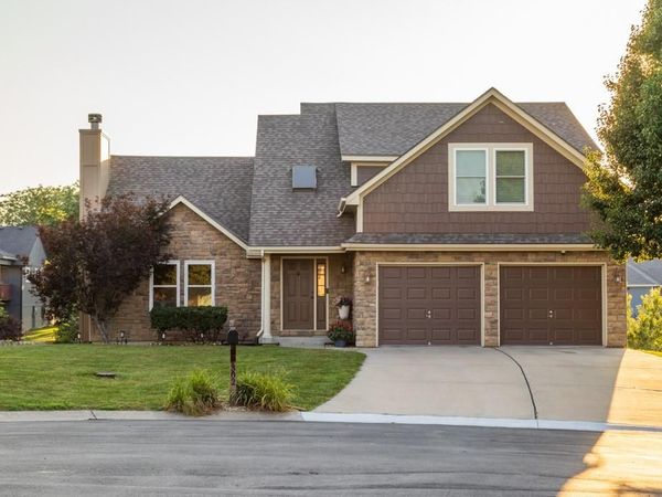 302 SW Bobcat Circle, Oak Grove, MO 64075